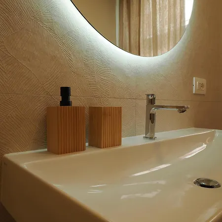 Giselda Oval - Smart Apartman *